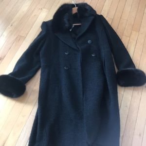 Beautiful wool long coat with fur collar and cuff